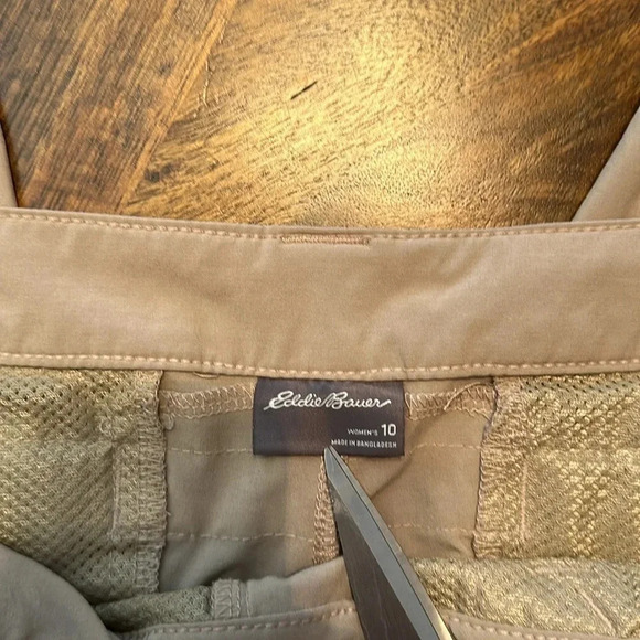 Eddie Bauer crop/capri pants size 10. Ruched side leg detail. - Picture 2 of 8
